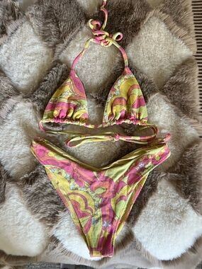 Frankie’s bikini
